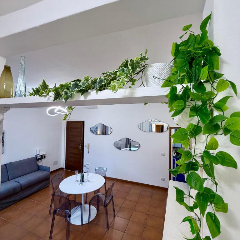 A stone's throw from the Duomo - Three-Bedroom Apartment - 15