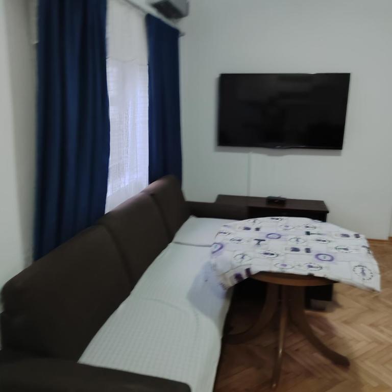 Happy - One-Bedroom Apartment - 7