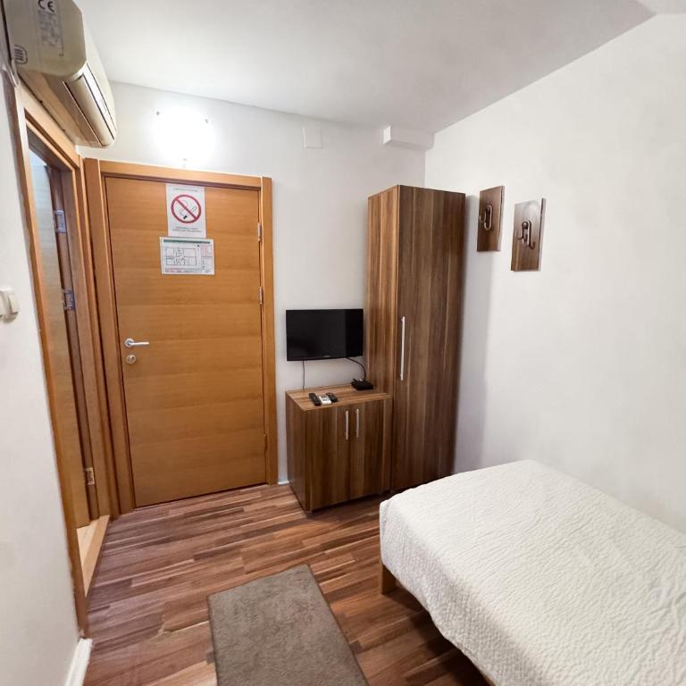 VENAC Belgrade Rooms - Single Room with Bathroom - 4
