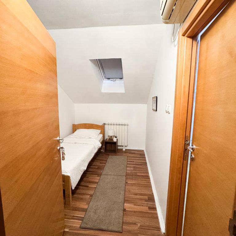 VENAC Belgrade Rooms - Single Room with Bathroom - 6