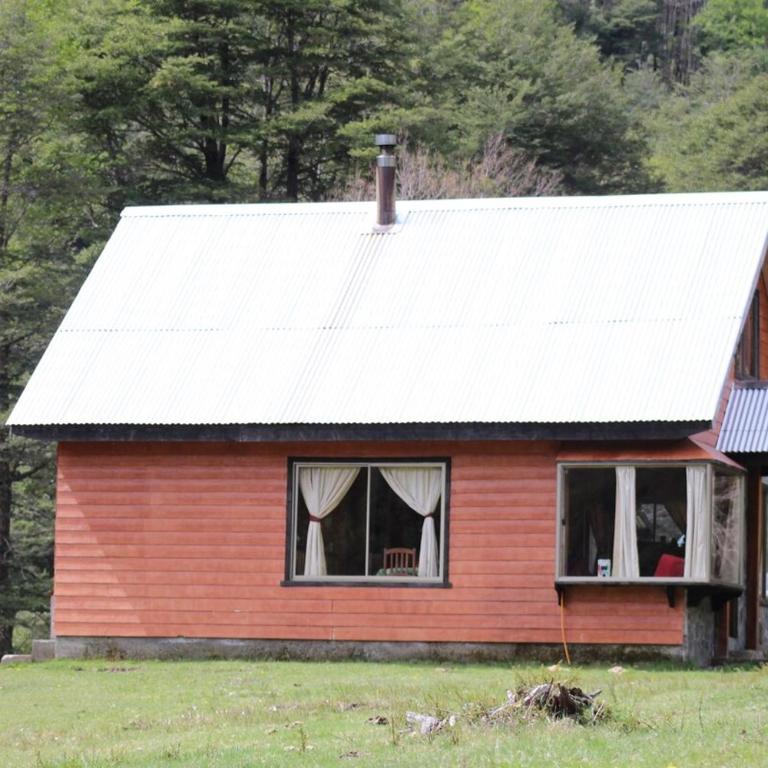 10 hectáreas de montaña con cabaña, senderos, saltos de agua y más - Three-Bedroom Chalet - 5