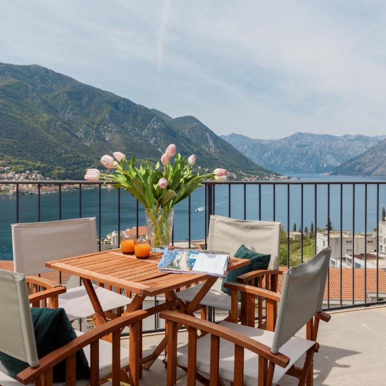 Apartment Boka with Sea View - Two-Bedroom Apartment with Balcony and Sea View - 1