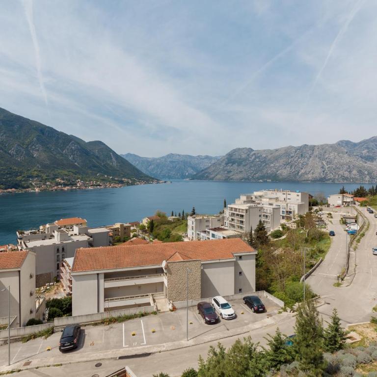Apartment Boka with Sea View - Two-Bedroom Apartment with Balcony and Sea View - 4