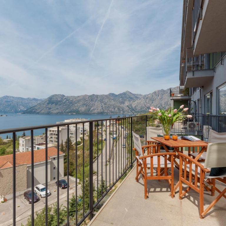 Apartment Boka with Sea View - Two-Bedroom Apartment with Balcony and Sea View - 2