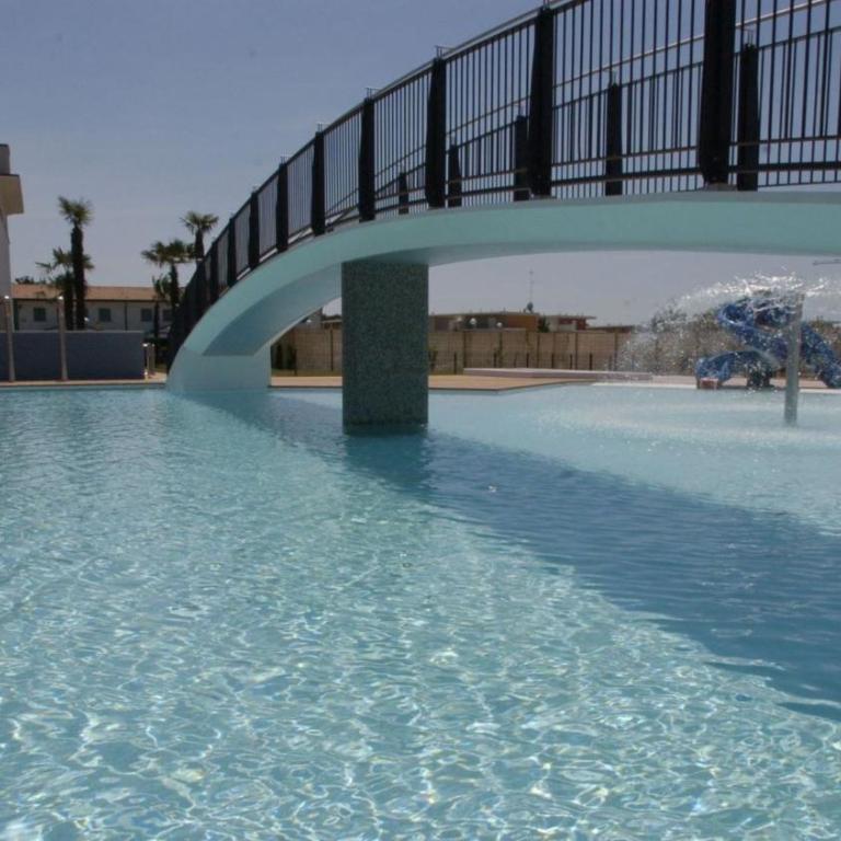 Elegant pool-front flat with fenced garden - Appartamento - 21