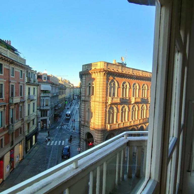 Royal Turin downtown - Two-Bedroom Deluxe Apartment with Balcony - 3
