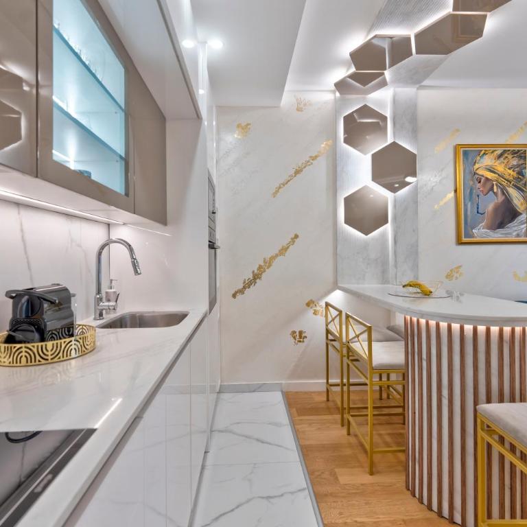 Queen Lidija - Two-Bedroom Apartment - 14