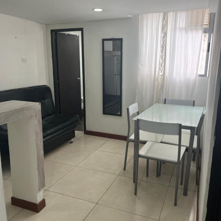 Apartamento cerca del centro comercial Titán. 300 - Apartamento de 2 dormitorios - 1