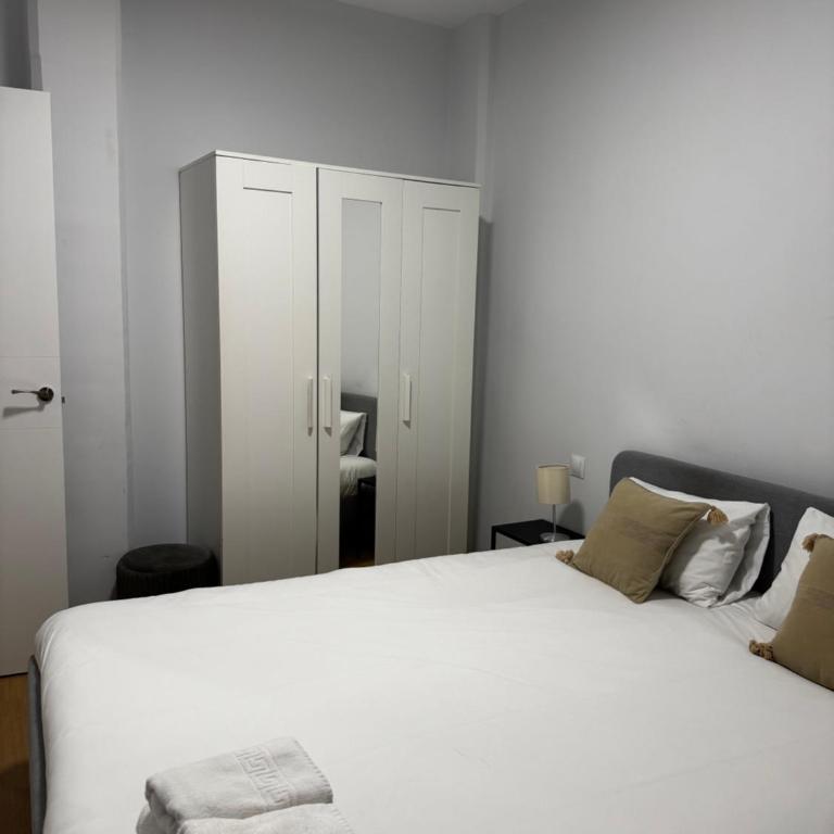 Exyca Castellana - One-Bedroom Apartment - 1