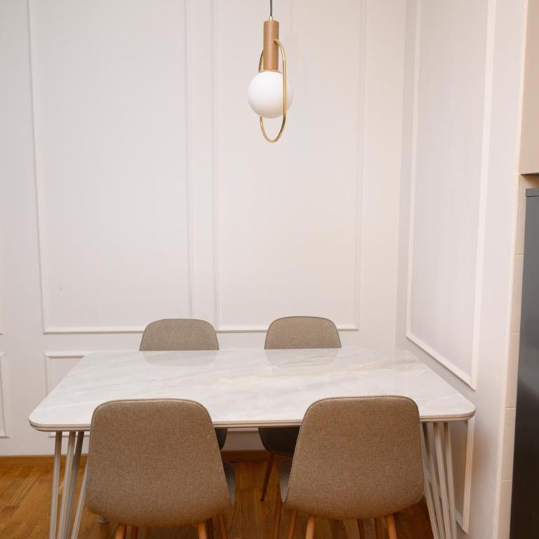 2 bedroom Apartment Private Parking Downtown Novi Sad - Apartman sa 2 Spavaće Sobe i Terasom - 22
