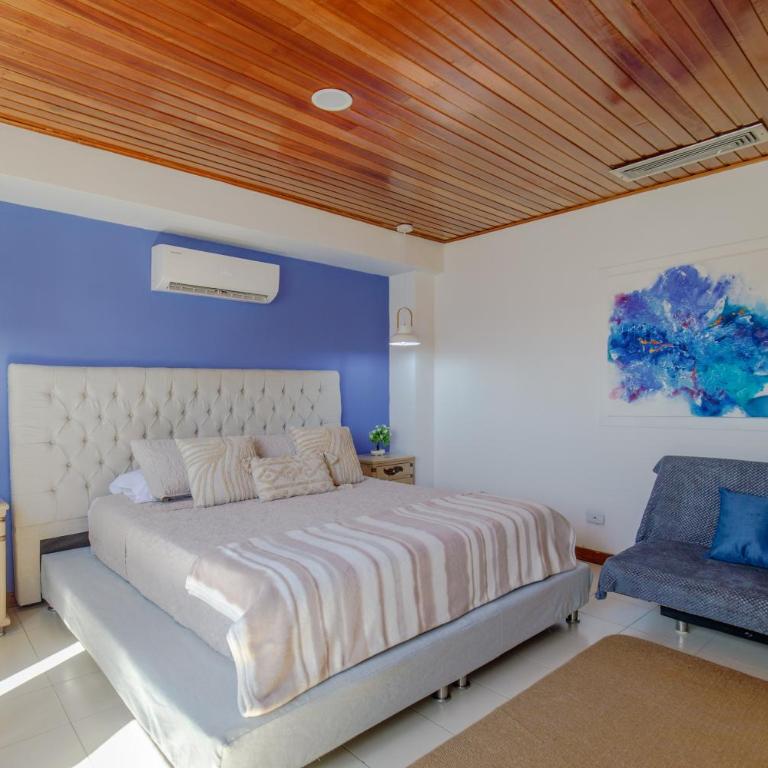 Amplia habitación con vista al mar y baño privado - Habitación Triple Deluxe con vistas al mar - 5