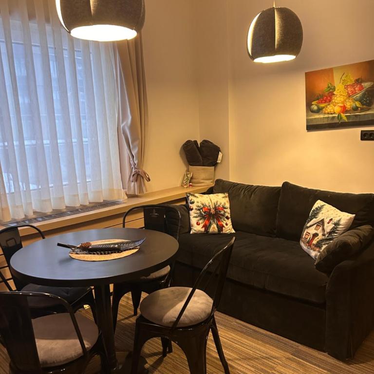 Tri-M Konaci - Porodični Studio - 8