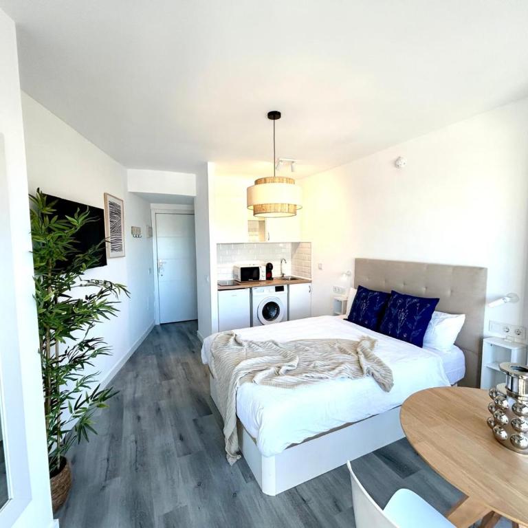 Beachside studio by 10Tosea - One-Bedroom Apartment - 5