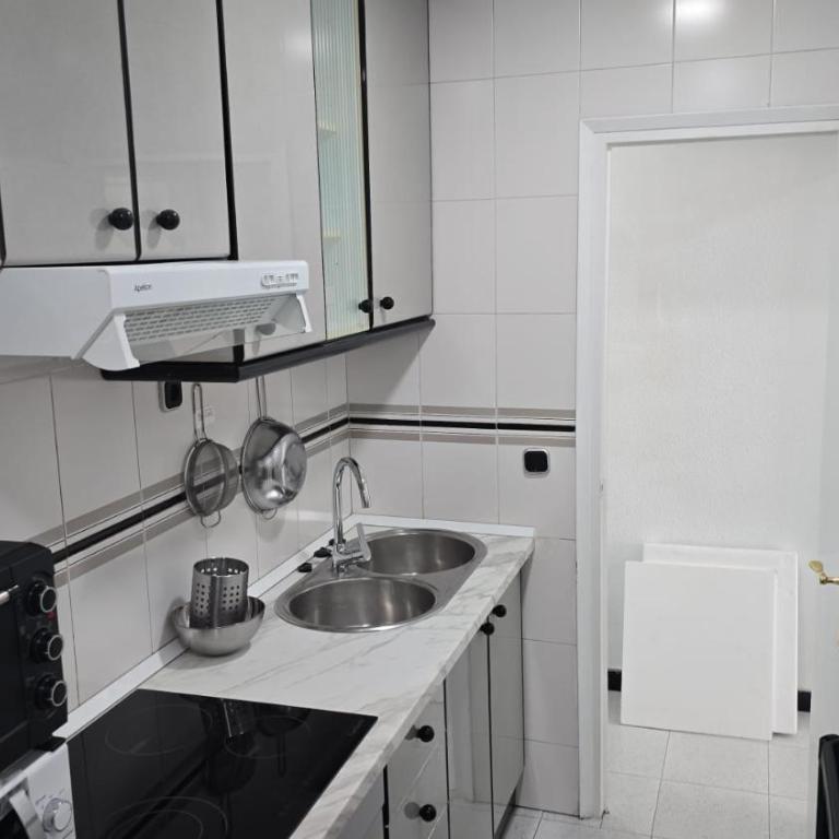 junto a sagrada familia - Two-Bedroom Apartment - 8