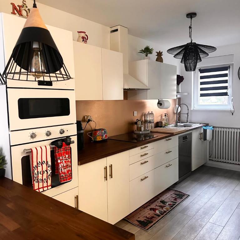 Charming and Cozy Apartment - Two-Bedroom Apartment - 10