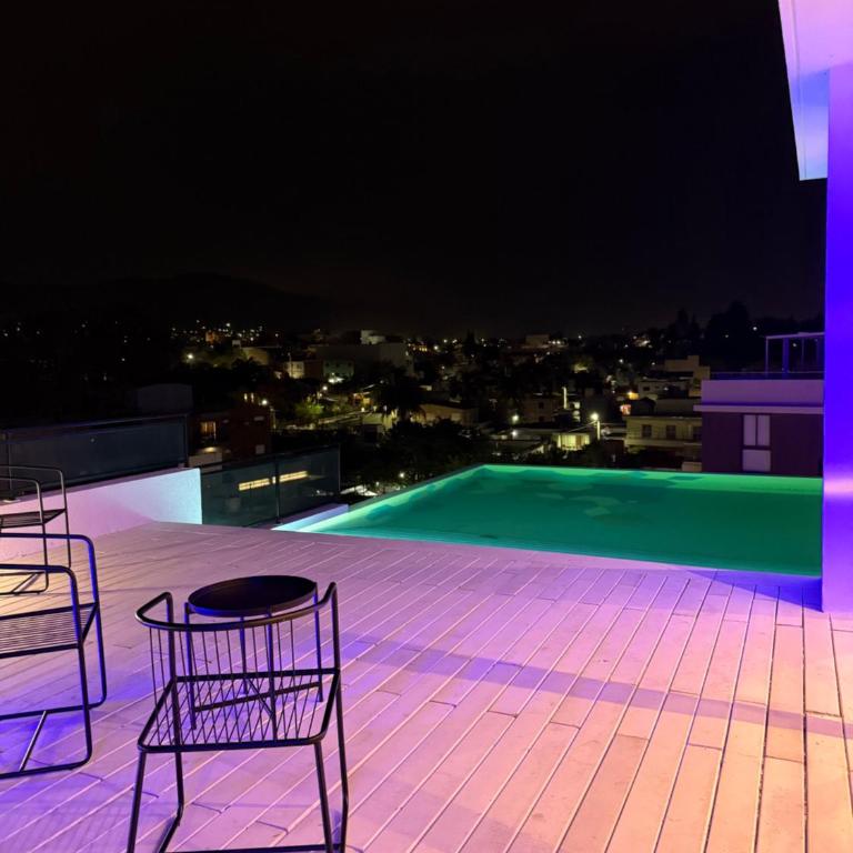 Departamento moderno pleno centro con pileta y cochera privada - Apartamento de 1 dormitorio - 30