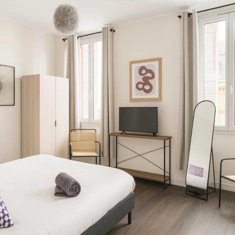 Centre ville - cosy appartement - sous les parapluies - Three-Bedroom Apartment - 1