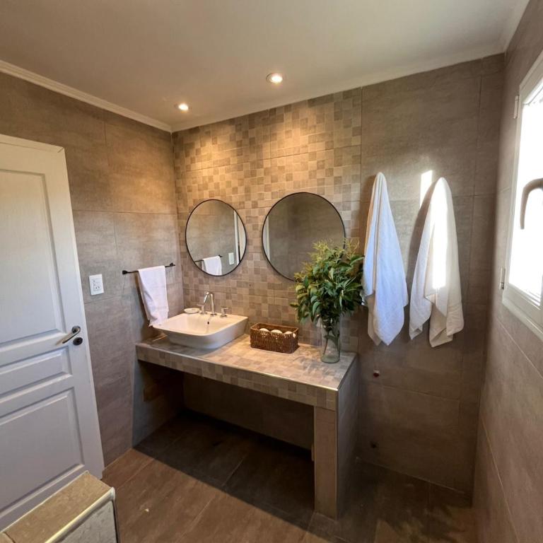 Atardecer de San Benito - Three-Bedroom House - 12