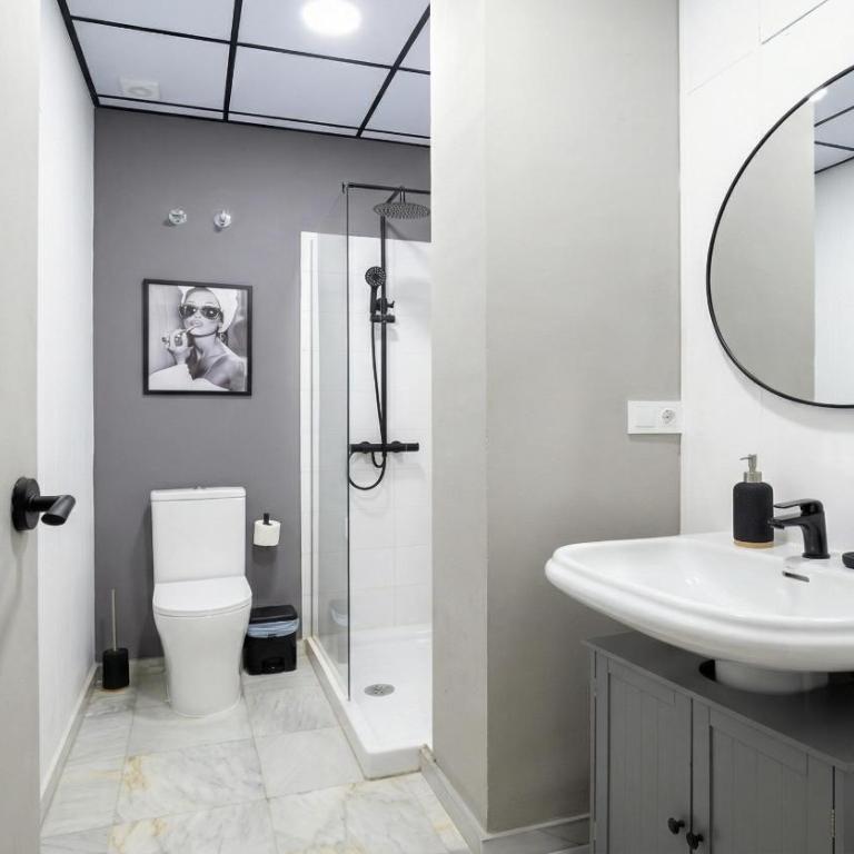 Brand-New 2BR Apt Near Center - FREE Parking - Apartamento de 2 dormitorios - 10
