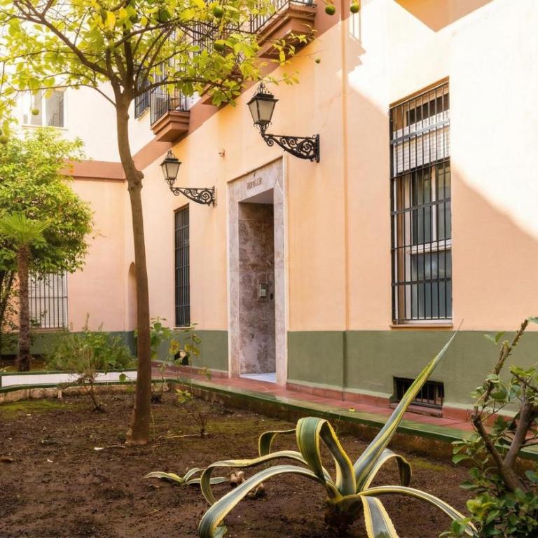 Brand-New 2BR Apt Near Center - FREE Parking - Apartamento de 2 dormitorios - 38