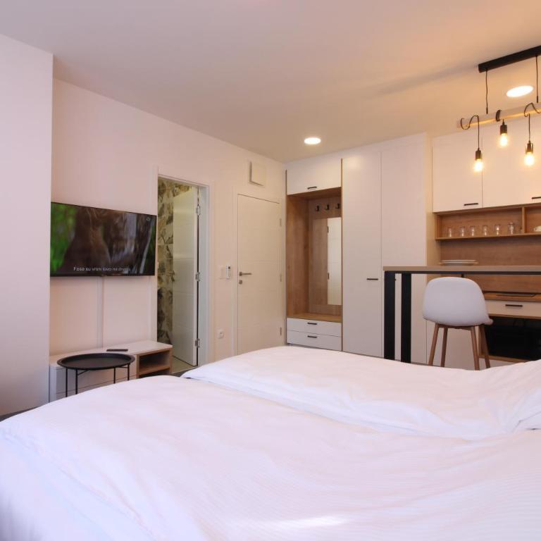 Studio Joy Apartment - One-Bedroom Apartment - 4