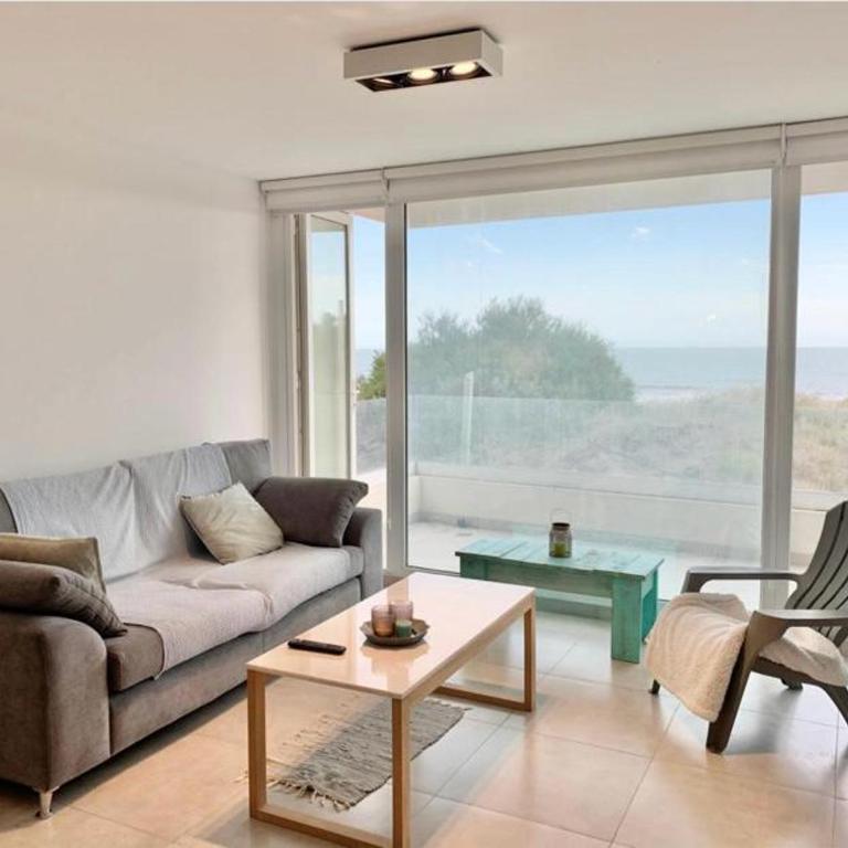 Departamento Premium frente al mar en Monte del Este - Apartamento de 2 dormitorios con balcón y vistas al mar - 1
