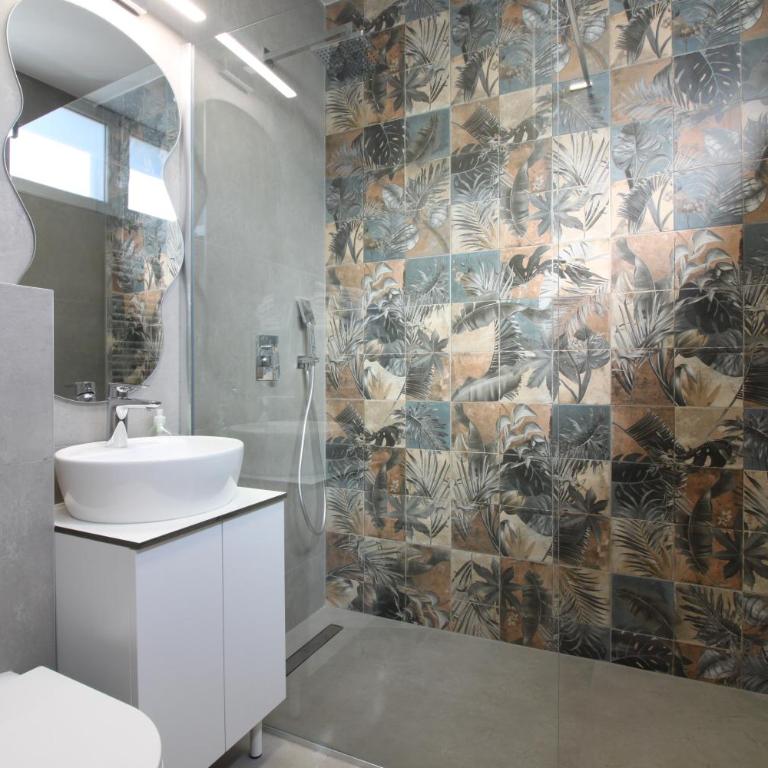 Joy Apartment - One-Bedroom Apartment - 7