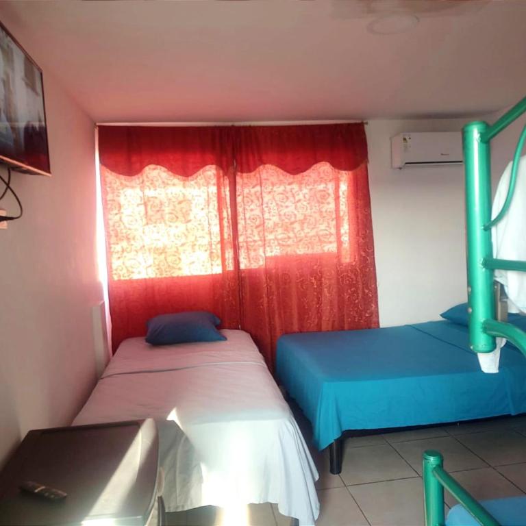 La casa de las Flores - Habitación Cuádruple con baño compartido - 12