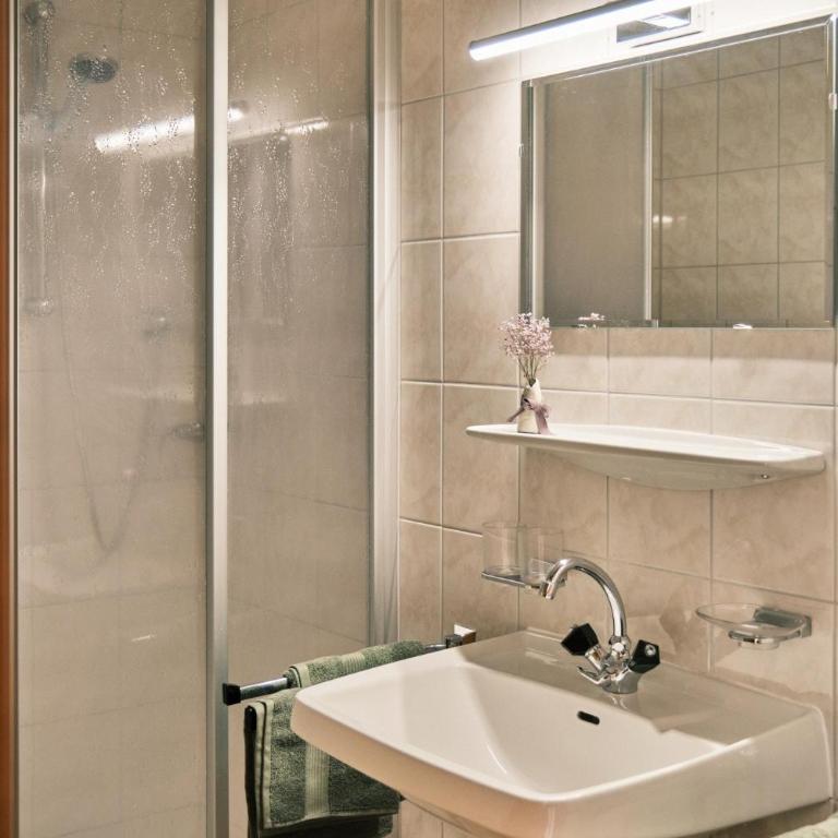 Haus Edelweiss - Apartment mit 3 Schlafzimmern und Dusche - 10