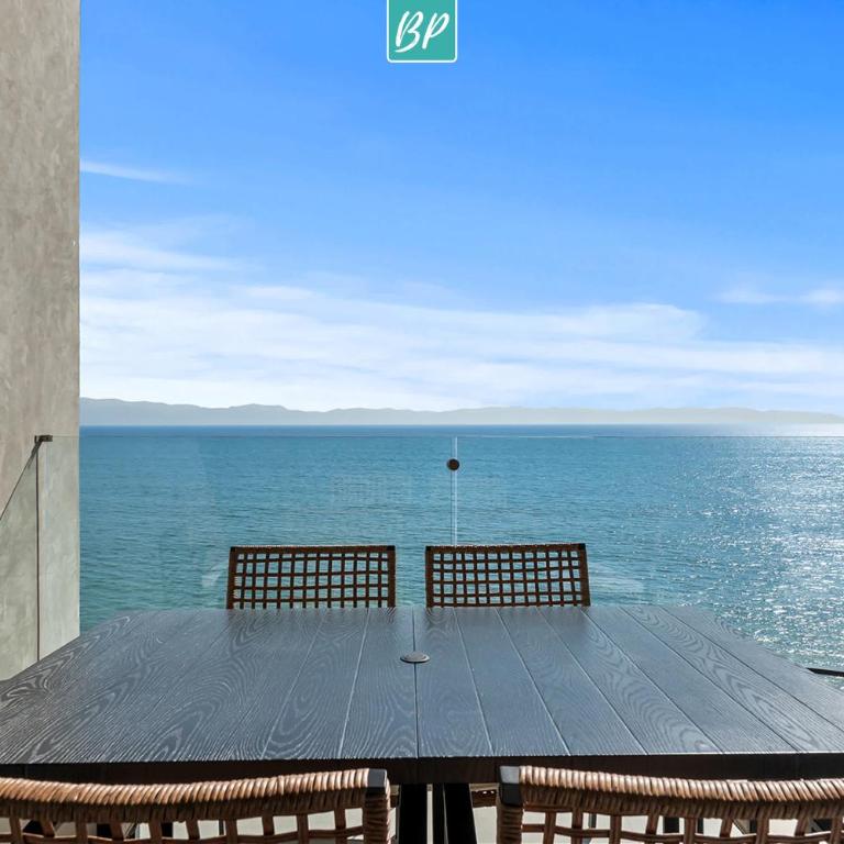Arama Bay Beachfront Condos - Rooftop Hot Tubs & Ocean Views - Apartamento - 7