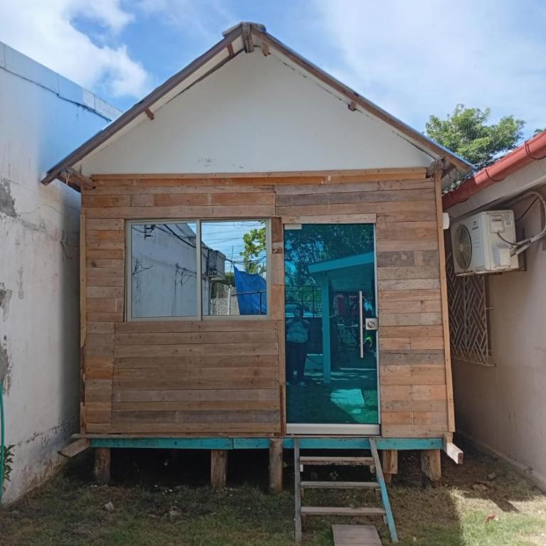 HOSTAL COVEÑAS INN - Classic Quadruple Room - 8