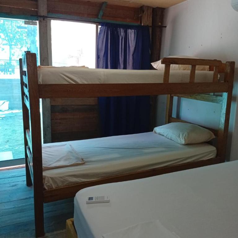 HOSTAL COVEÑAS INN - Habitación Cuádruple Clásica - 6