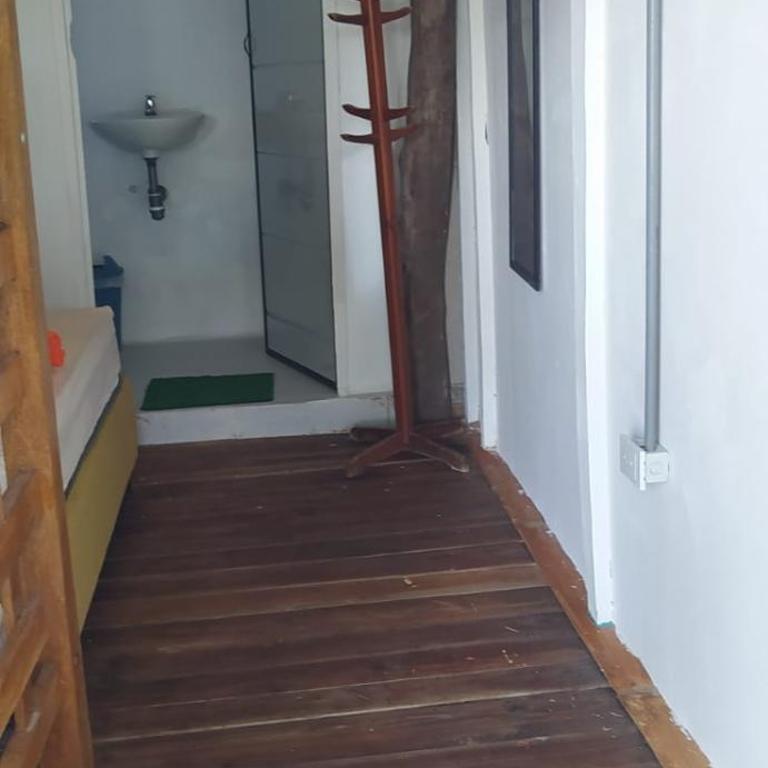 HOSTAL COVEÑAS INN - Habitación Cuádruple Clásica - 5