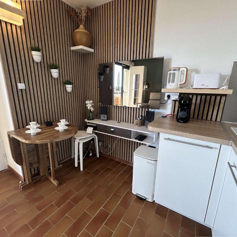 Appartement refait à neuf avec climatisation - Six-Fours-les-Plages - FR-1-845-9 - Apartment - 2