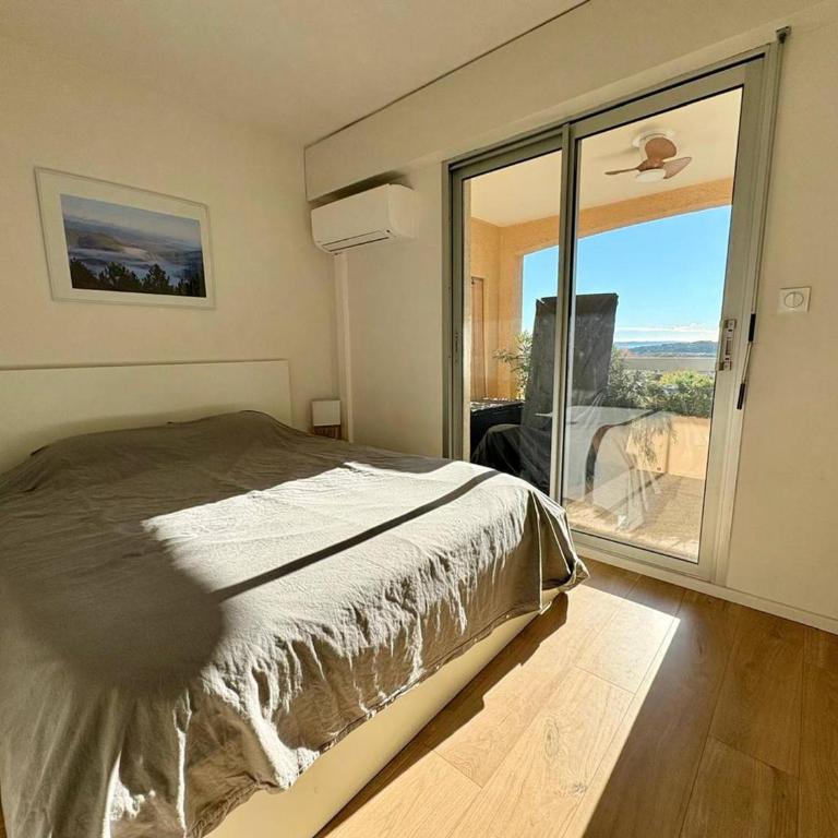 Appartement T3 à Bormes-les-Mimosas - Proche plages et commodités - FR-1-816-37 - Apartment - 2