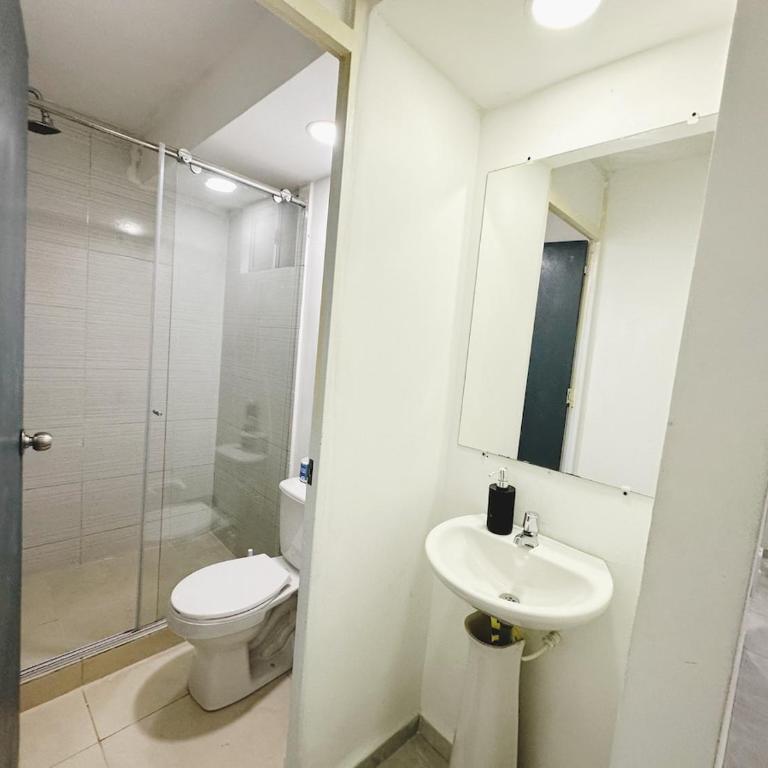 Moderno al norte, Full equipado, Primer piso ,2Aires 6 camas con Patio - Two-Bedroom Apartment - 11