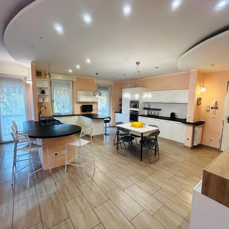 Urban Home Verona - Three-Bedroom Apartment - 4