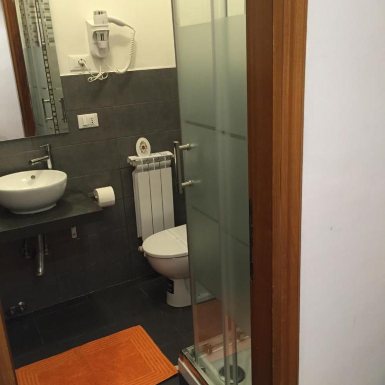 B&B Isolatiberina - Camera Matrimoniale con Bagno Privato Esterno - 8