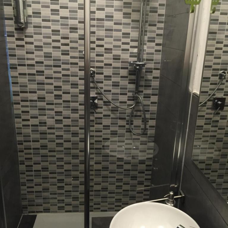 B&B Isolatiberina - Camera Matrimoniale/Doppia con Letti Singoli con Bagno Privato - 6