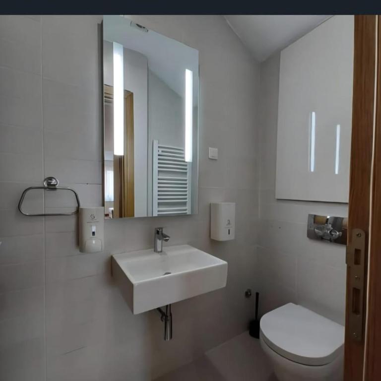 Grand Hill - One-Bedroom Apartment - 11