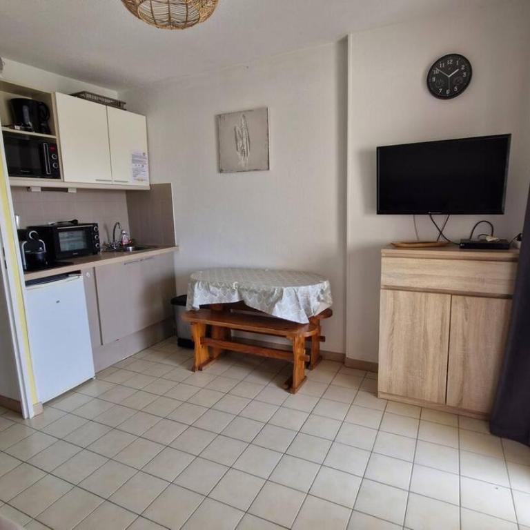 Les Capitelles Bord de plage avec grande piscine - Vue montagne - Balcon - Clim - One-Bedroom Apartment - 3