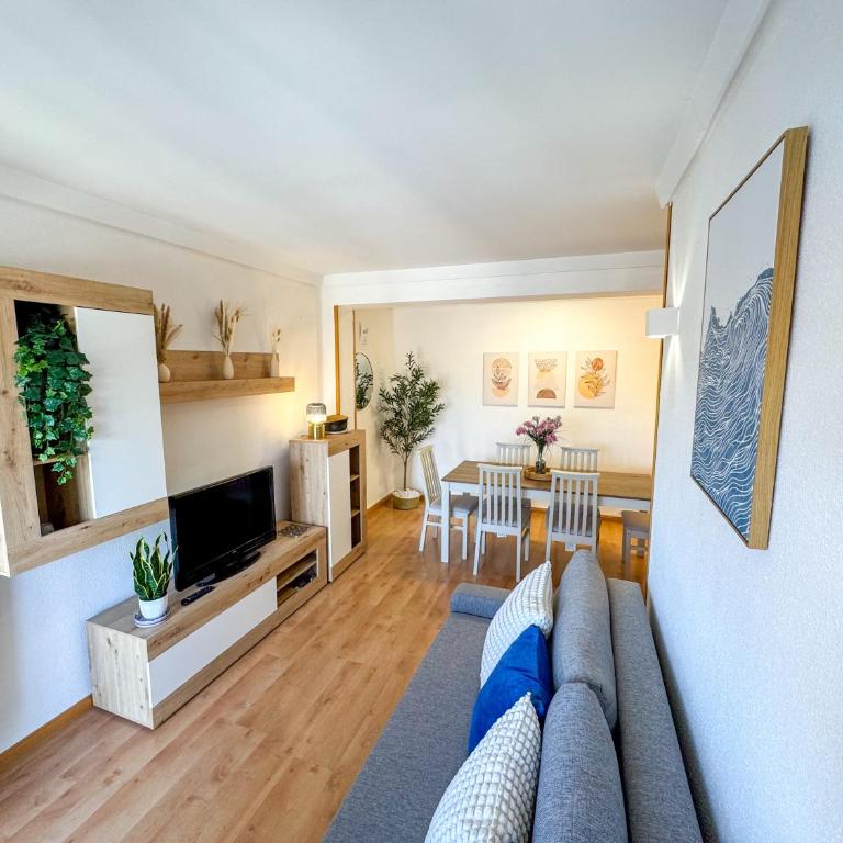 San Juan del Pilar - Turistea - Three-Bedroom Apartment - 1