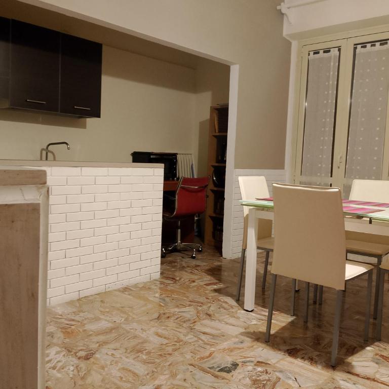 B&B Iris - Appartamento con 1 Camera da Letto con Balcone e Vista Città - 4