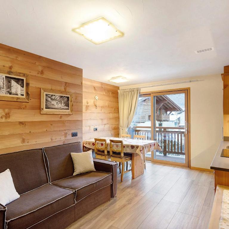 Livigno Wooden House - Two-Bedroom Deluxe Apartment with Garden View - 1