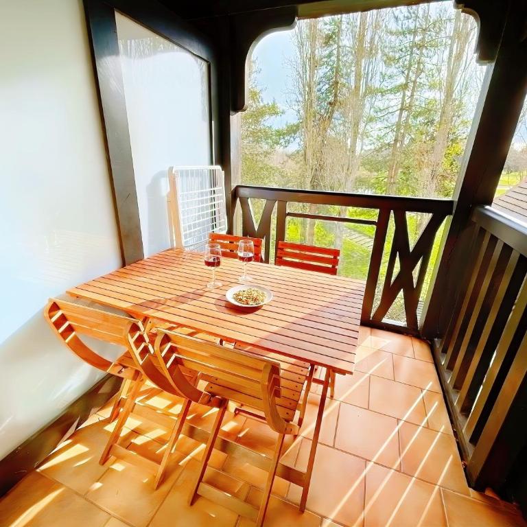 Vue sur le Golf de Deauville - Parking et Piscine - Appartement 1 Chambre avec Balcon - 4