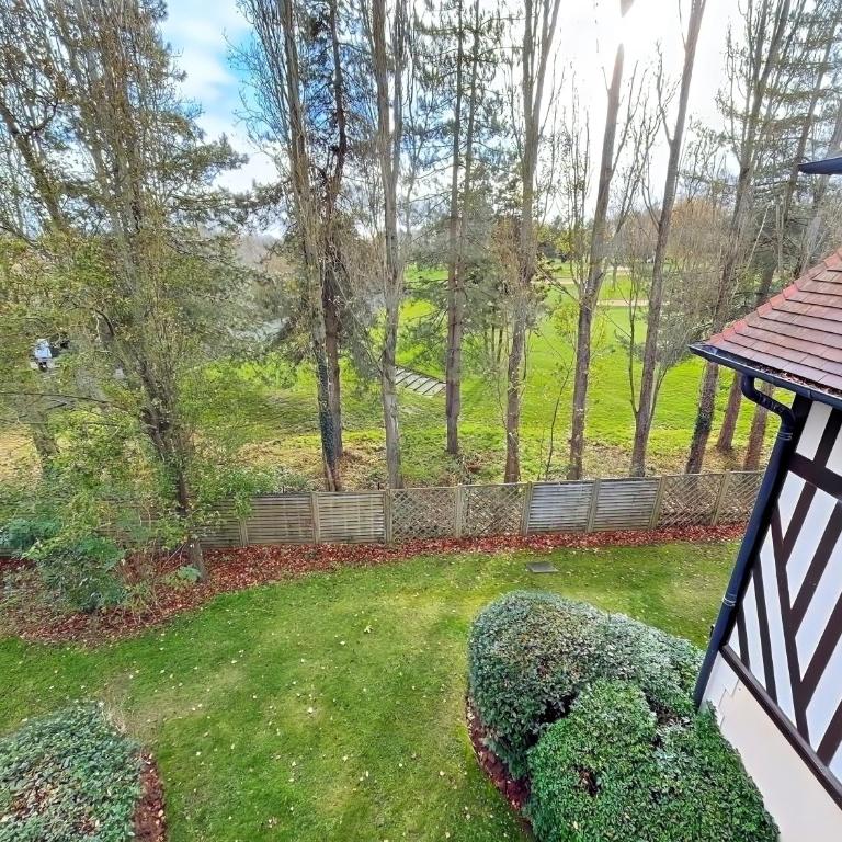 Vue sur le Golf de Deauville - Parking et Piscine - Appartement 1 Chambre avec Balcon - 24