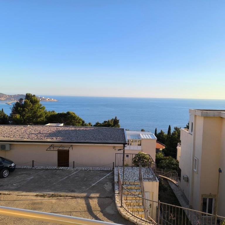 Villa Roan - Apartment with Sea View - 2