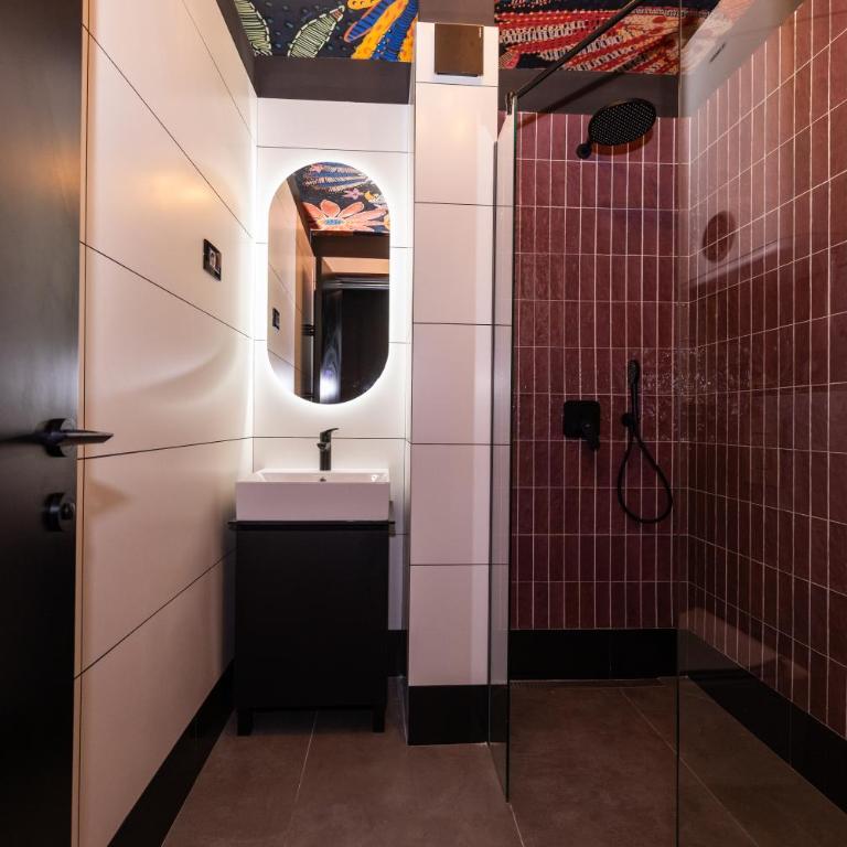 Kron - Deluxe King Room - 2