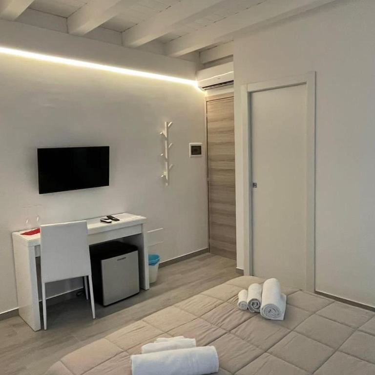 Le Tre Anfore - Standard Triple Room - 11