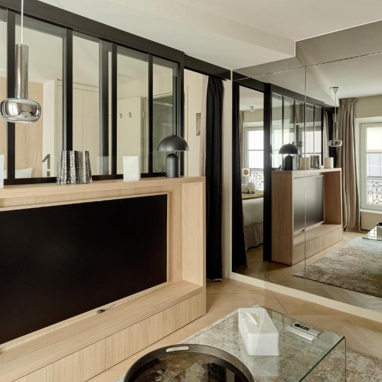 Maison Marais - One-Bedroom Deluxe Apartment - 3